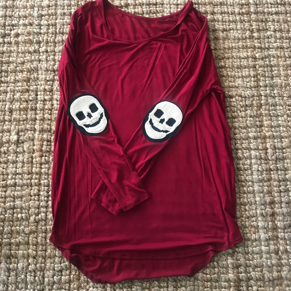 L - Si Avance - Skull Patch Long sleeve top - NWOT